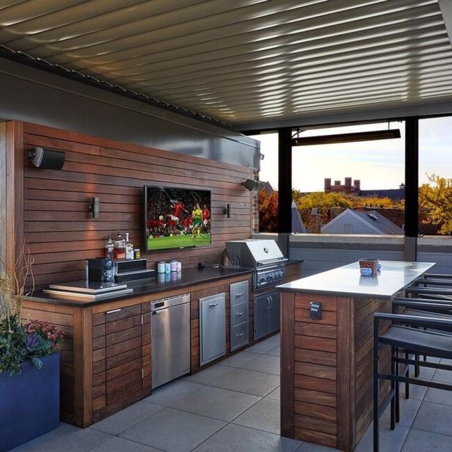 Urban Sophistication Meets Outdoor Comfort