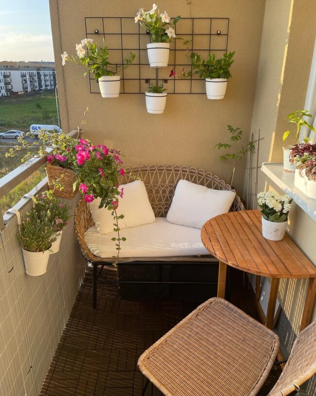 Modern Minimalist Balcony Gardening