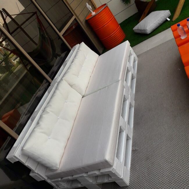 Contemporary Pallet Sofa for Comfort